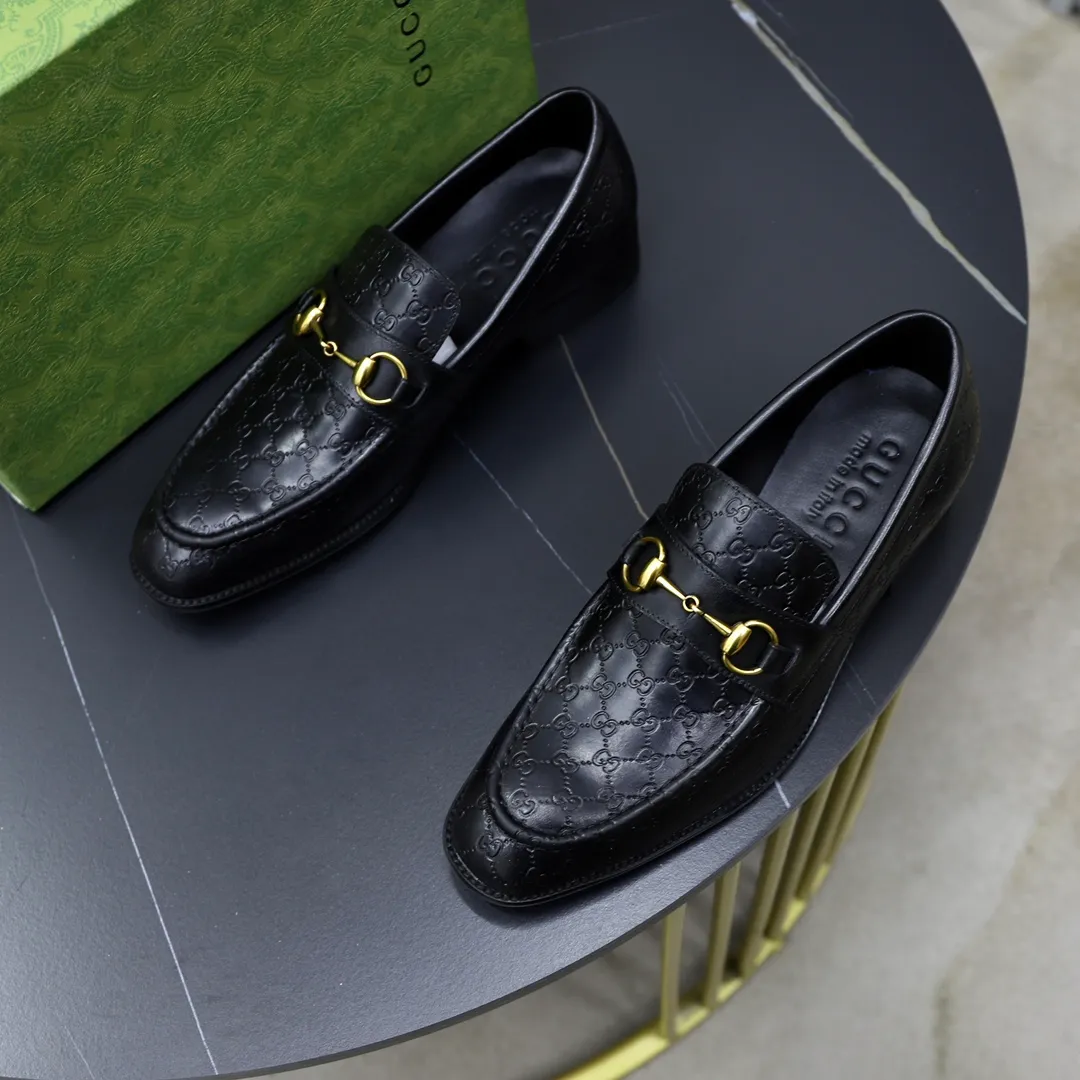 Men's shoes: 250🙅‍♂️🙅‍♂️🙅‍♂️Niuli Brand: GUCCI Size: 38-44 (45 can be customized) Level: Counter classic Material: Original soft cowhide upper Comfortable cowhide lining Original lightweight outsole Style category: Business casual footwear Driving leather shoes Color: Actual picture color